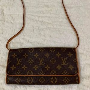 Pre Loved Louis Vuitton Pochette Twin